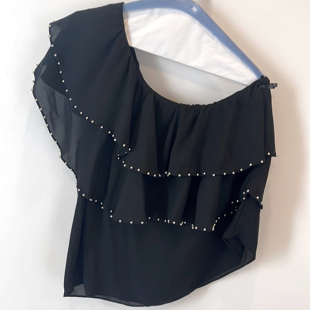Q&A one shoulder blouse, Size Medium